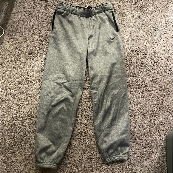 Nike gray boys sweatpants - Picture 1 of 3